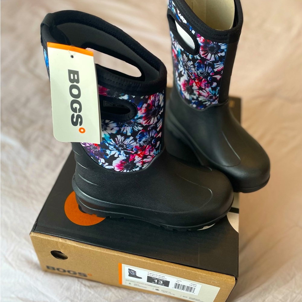 Girl’s Bogs boots brand new